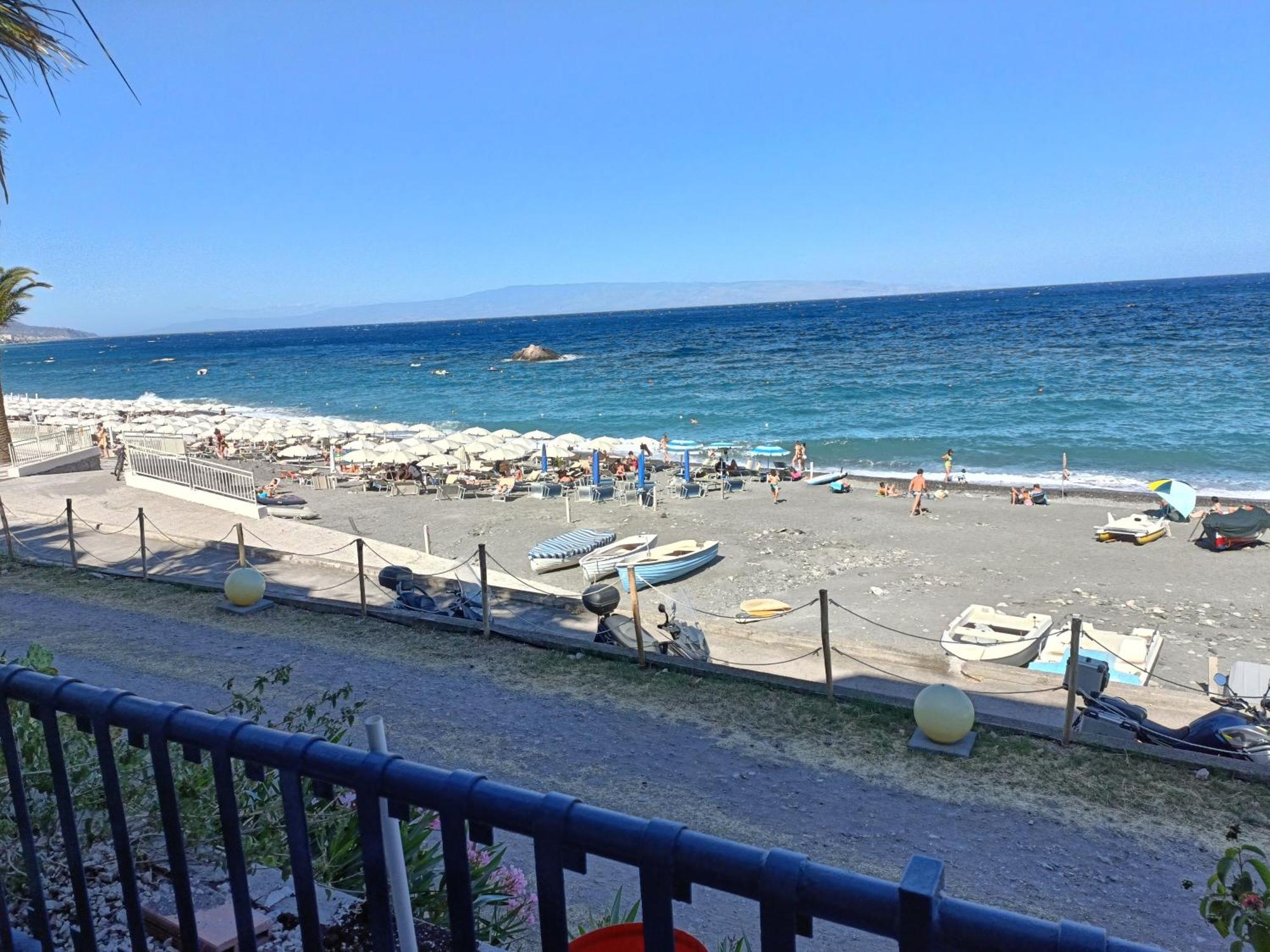 Casa Vacanze Margarita Sant'Alessio Siculo Bagian luar foto