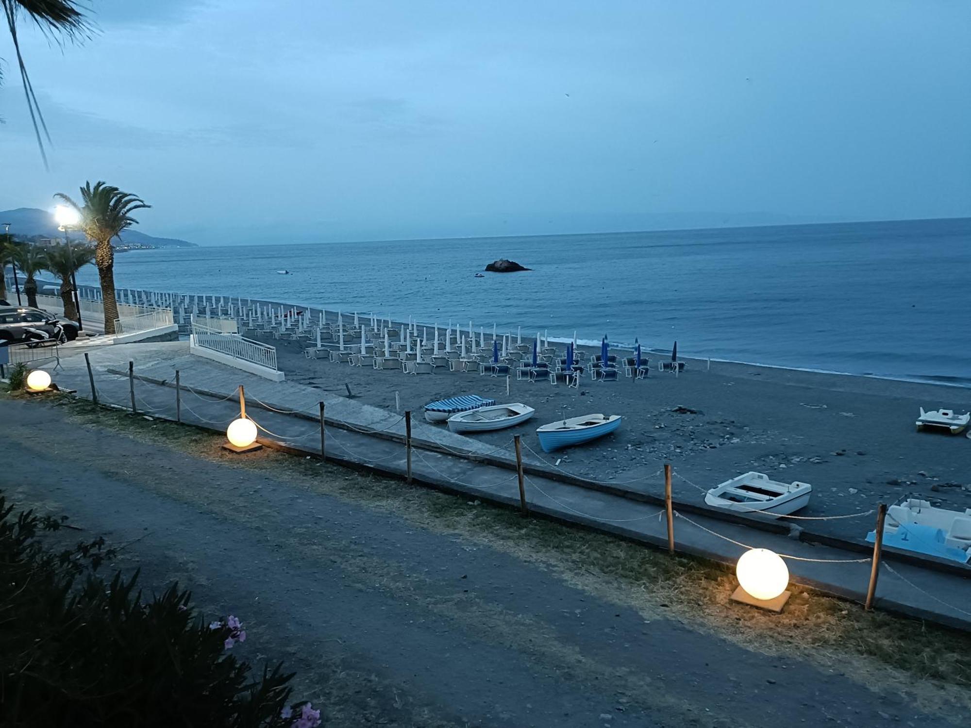 Casa Vacanze Margarita Sant'Alessio Siculo Bagian luar foto