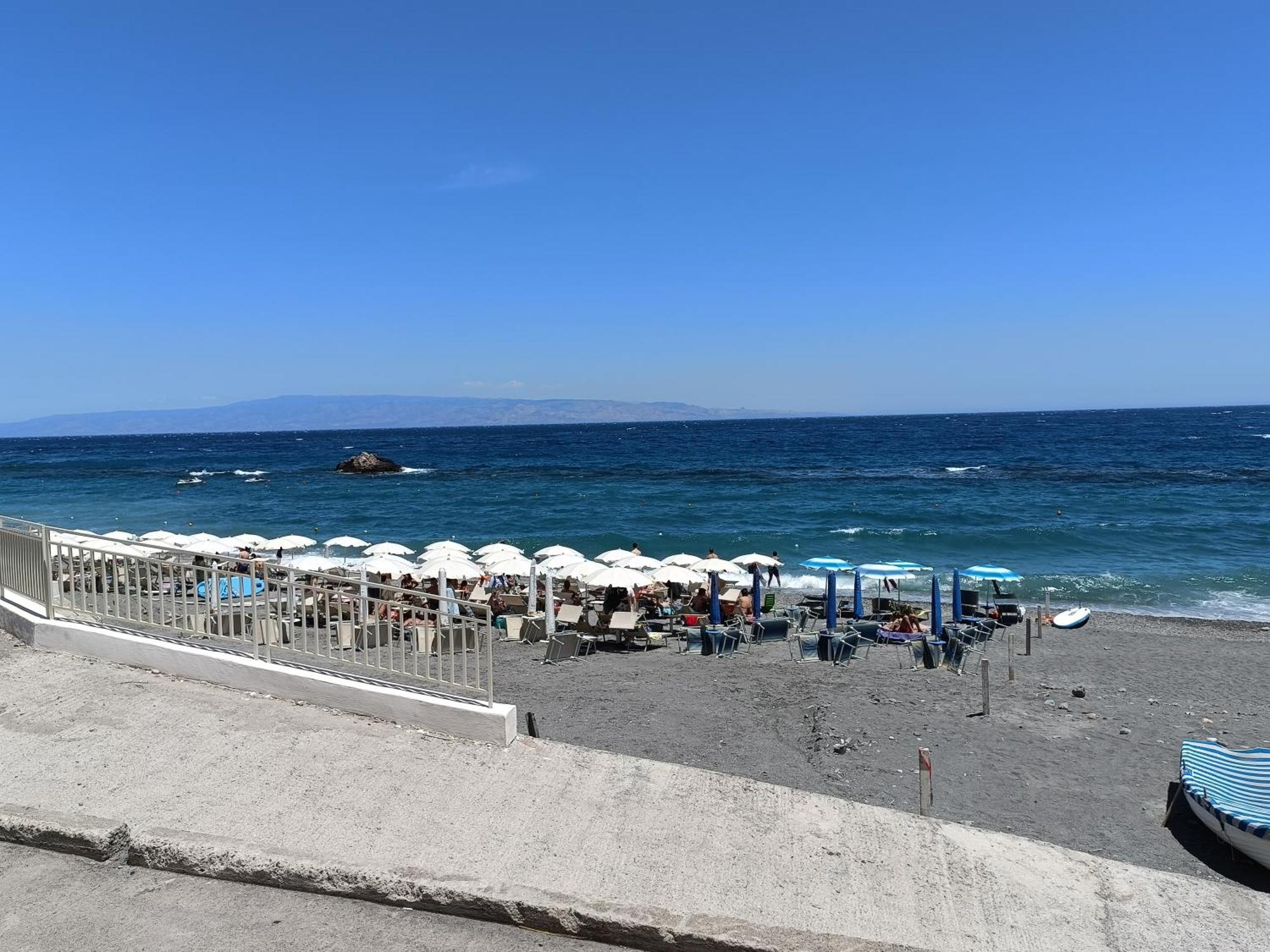 Casa Vacanze Margarita Sant'Alessio Siculo Bagian luar foto