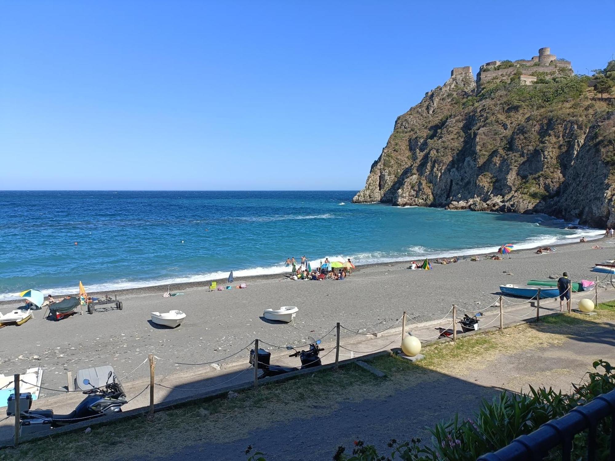 Casa Vacanze Margarita Sant'Alessio Siculo Bagian luar foto